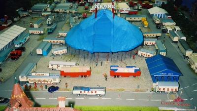 Circus Krone von Nico Bundt